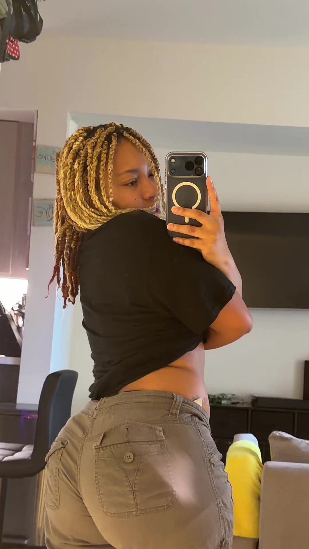 @MonieMo