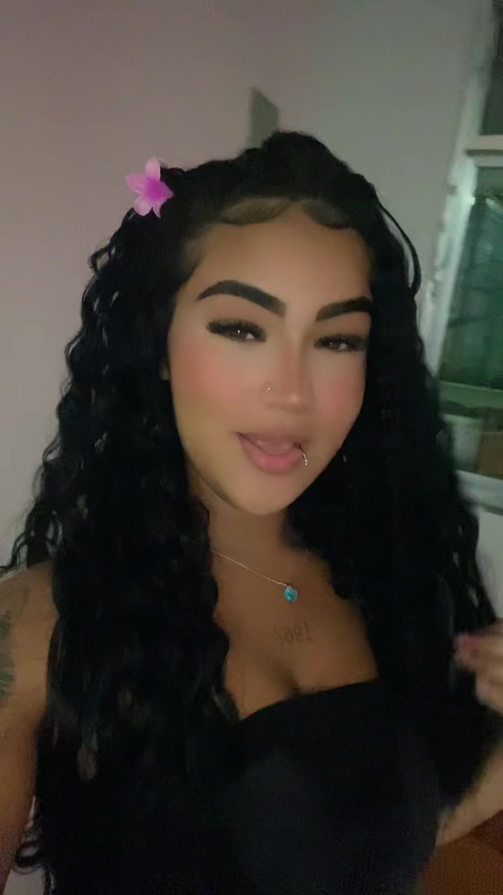 @Aninha_07