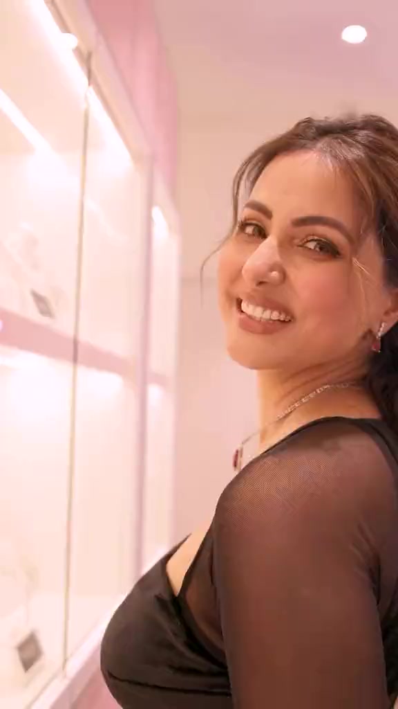 @Hina Khan 💎