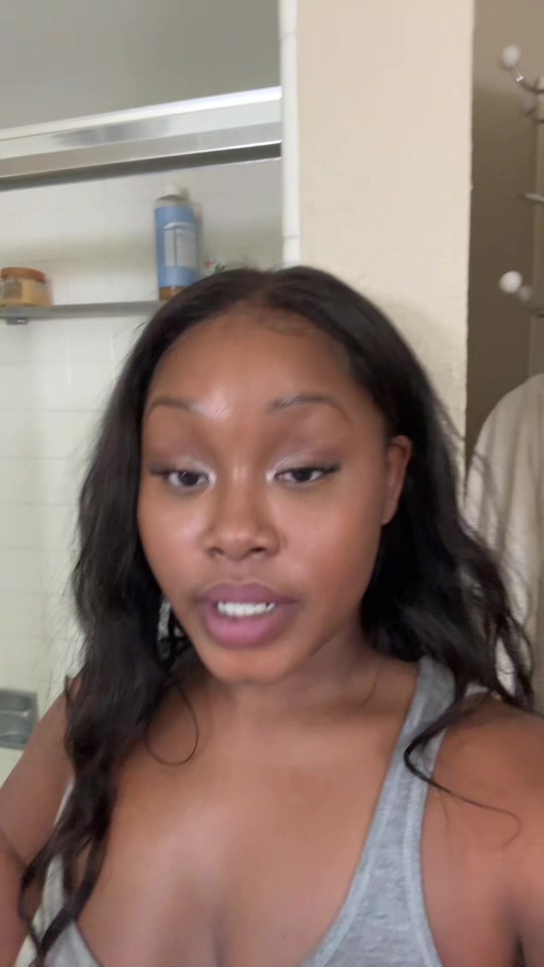 @LovNia_