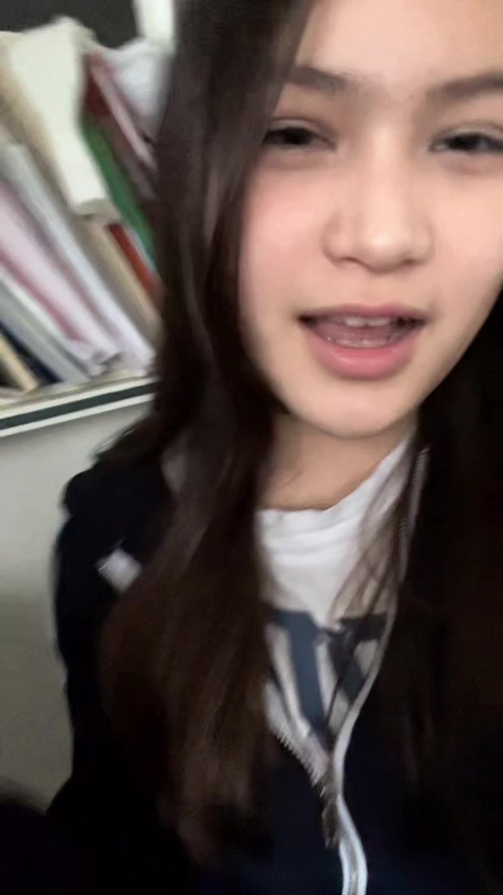 @Jenni_.