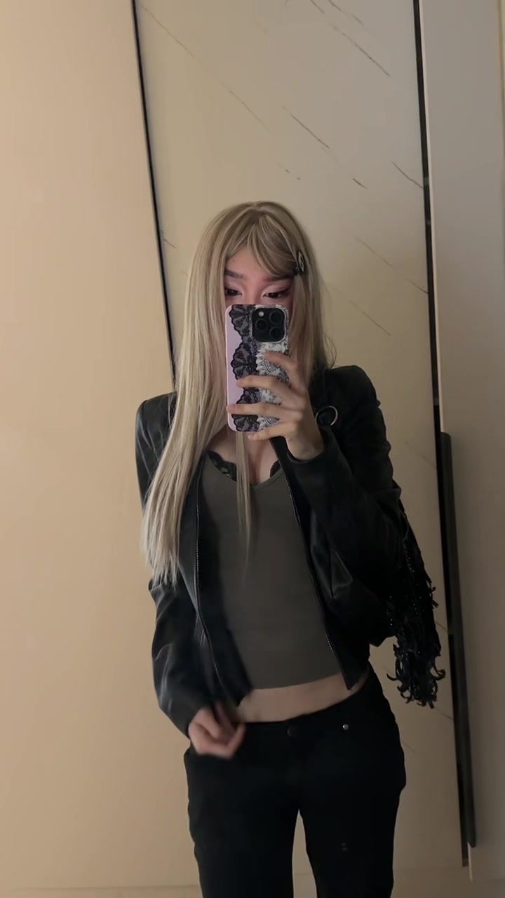 @Desperategirlkisser