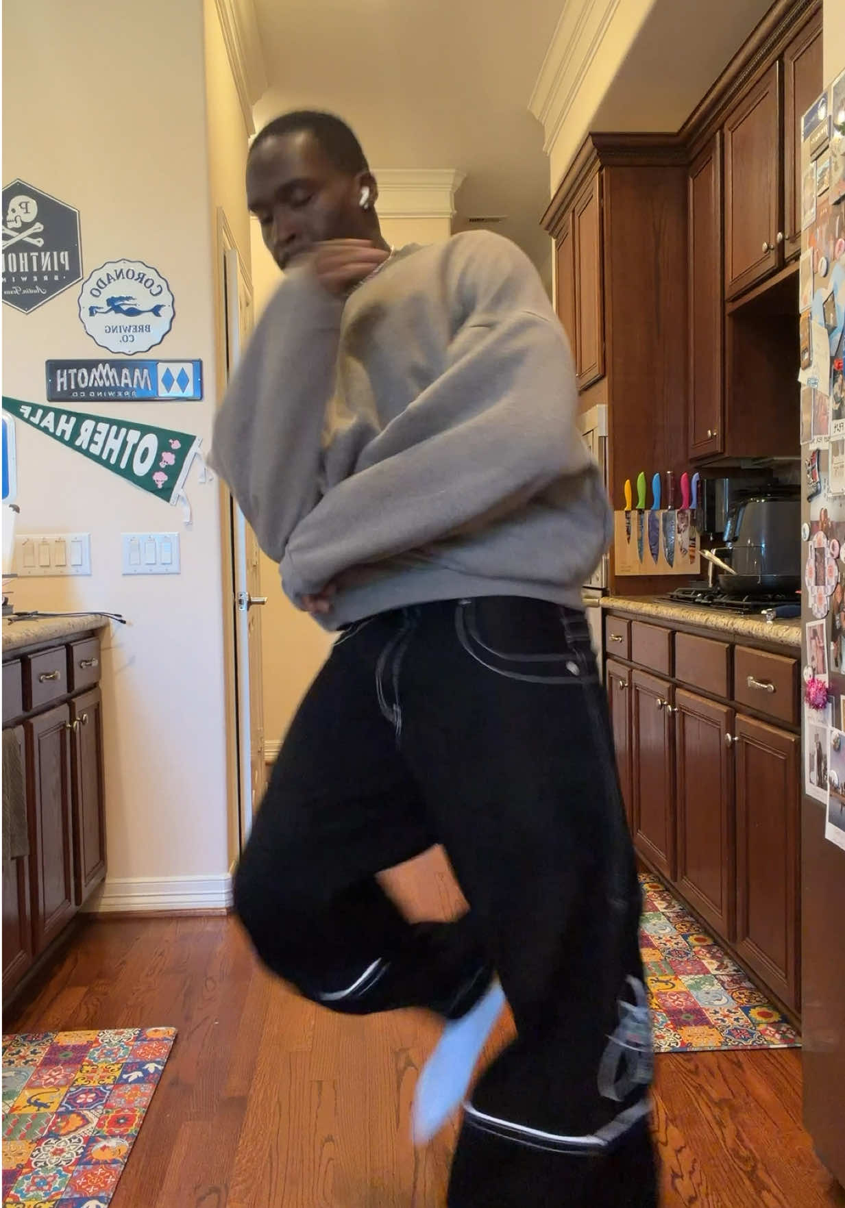 @Awo