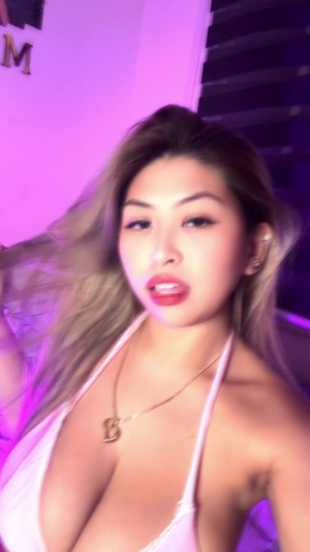 @RoxxieA