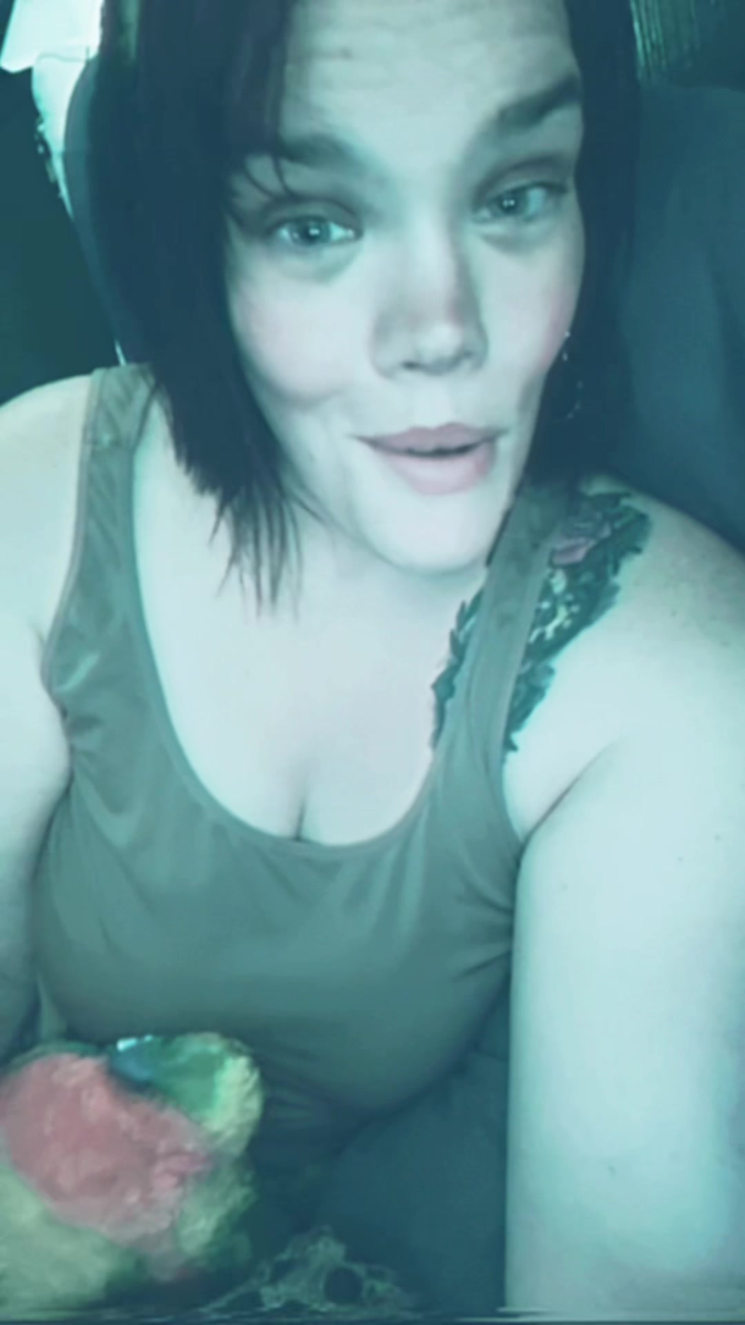 @Chaos_And_Roses89