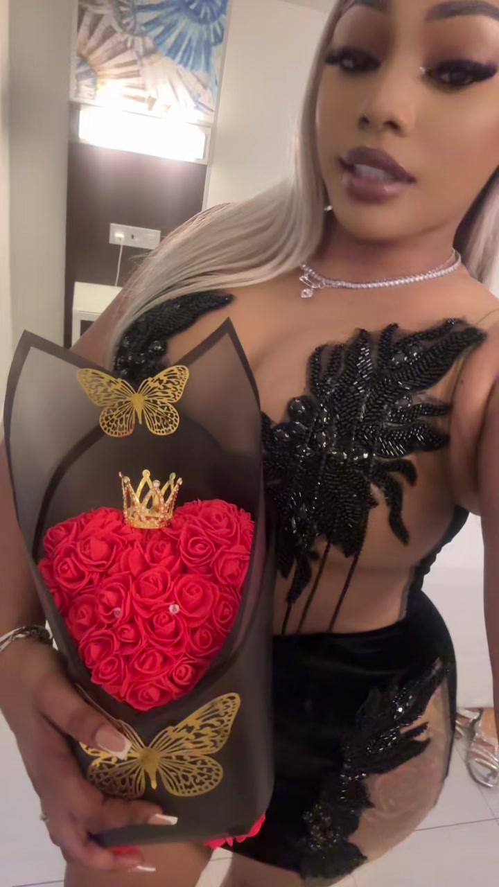 @islandgirl_tomoye
