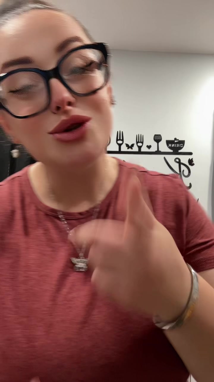 @JustASmallTownGirl🩷💜