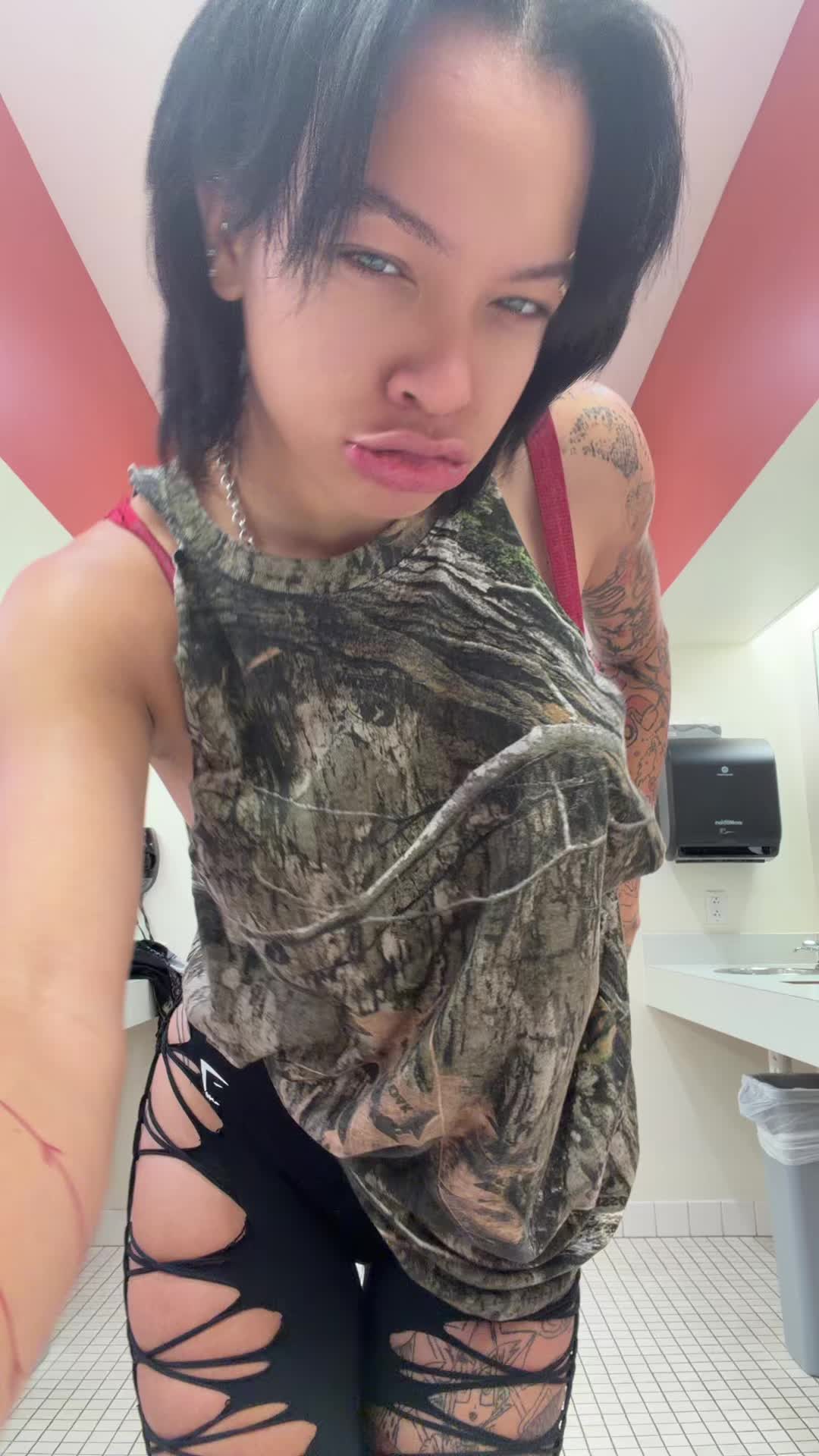 @Navadaqueen