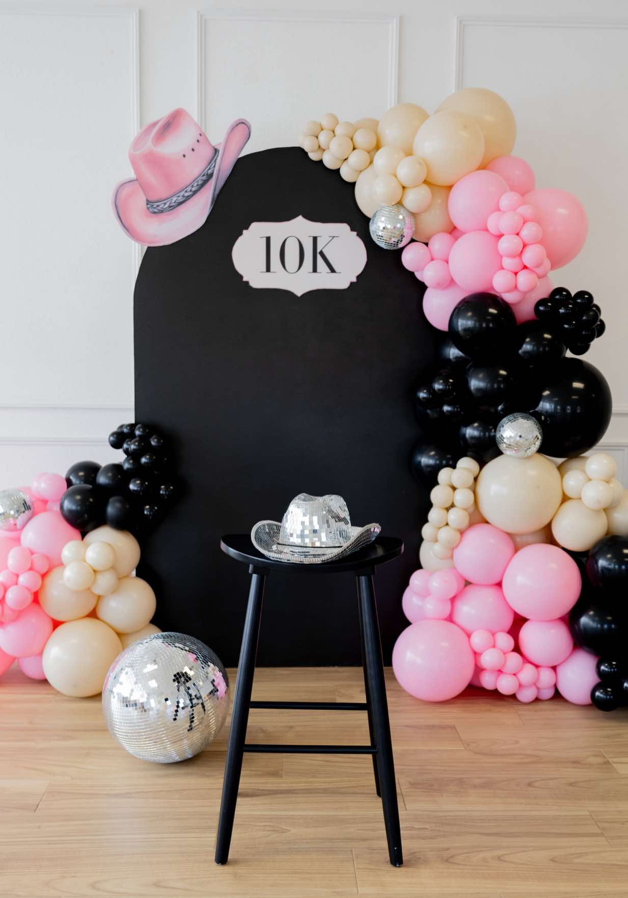 @HowdyHaleys | Balloon Decor
