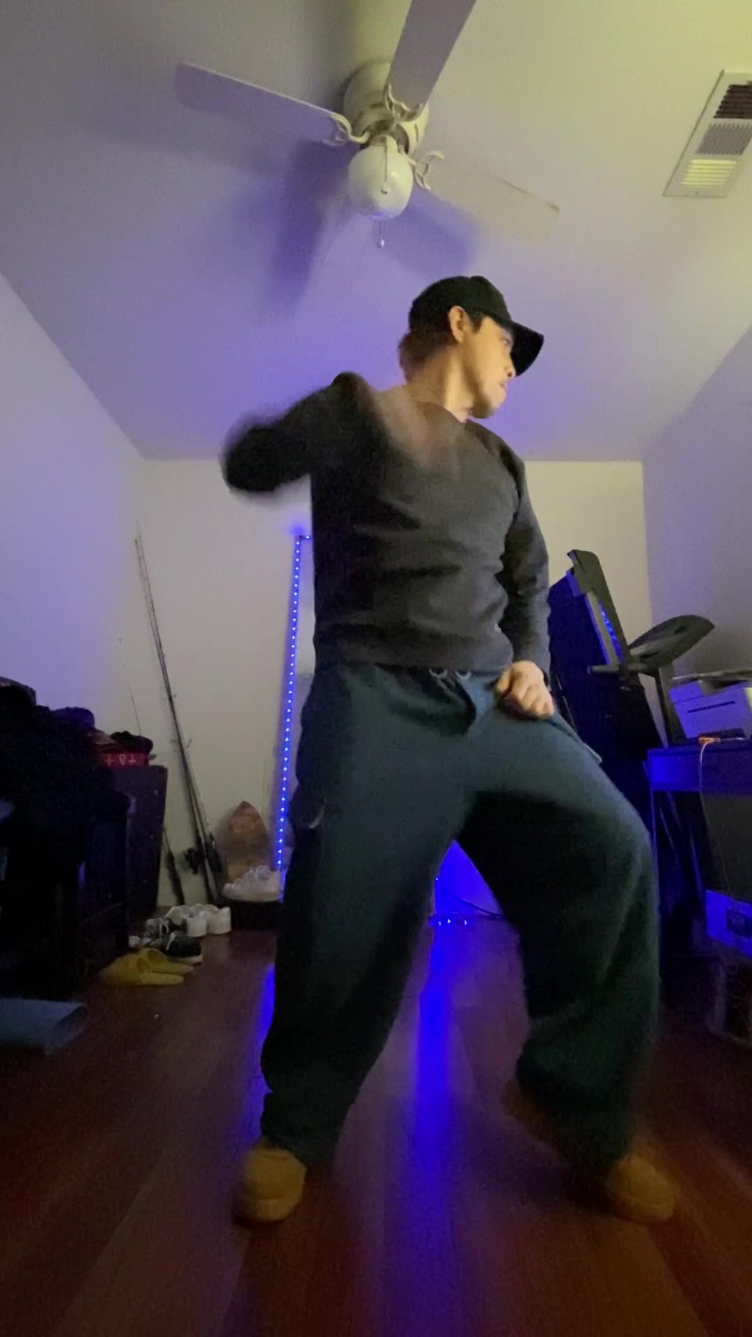 @isaacsaesee