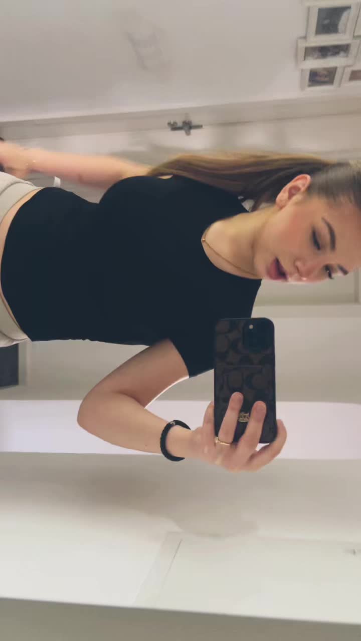 @𝐣𝐞𝐥𝐞𝐧𝐚