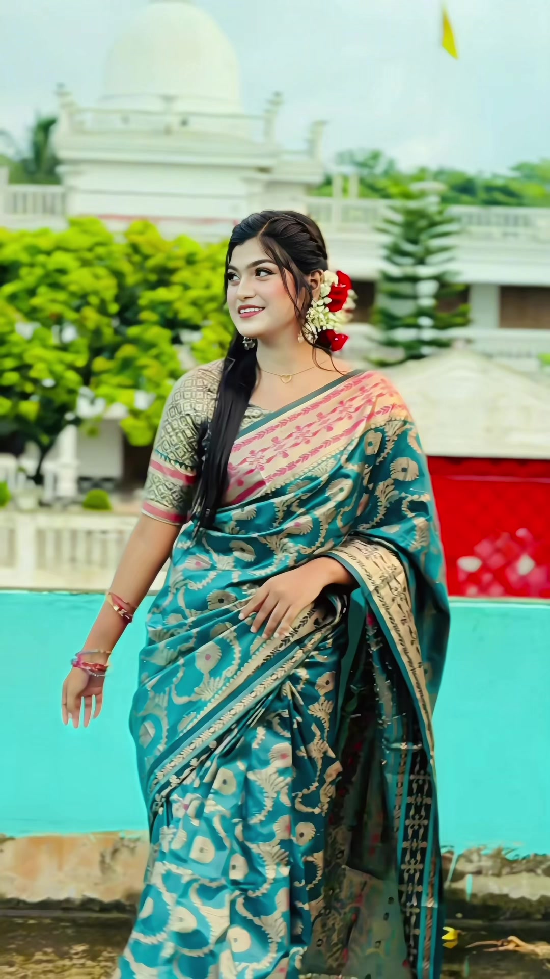 @Akhi Pakhi