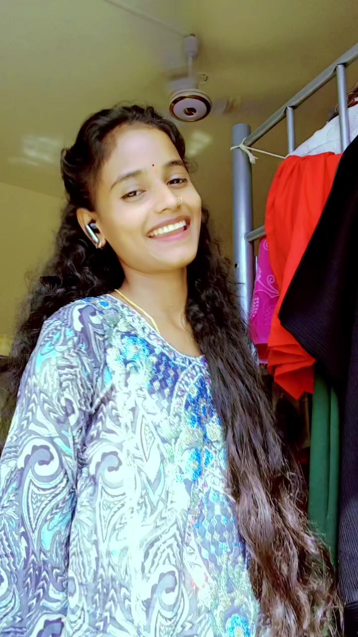 @Smiley queen 👸 ✨️ 💖...