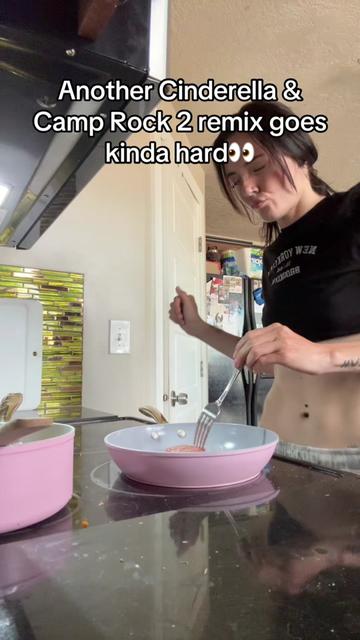 @Stasia ᛑᛗᛛ🦩🖤