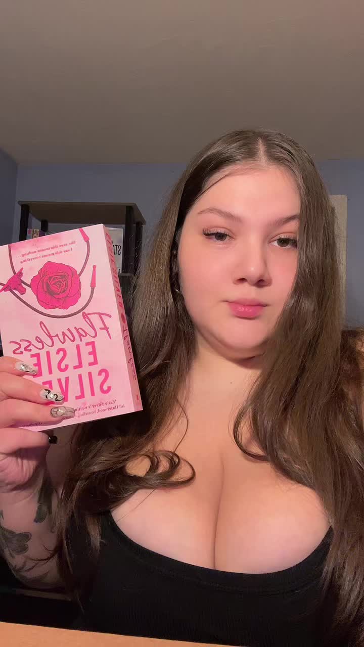 @Megan Marie📚💕