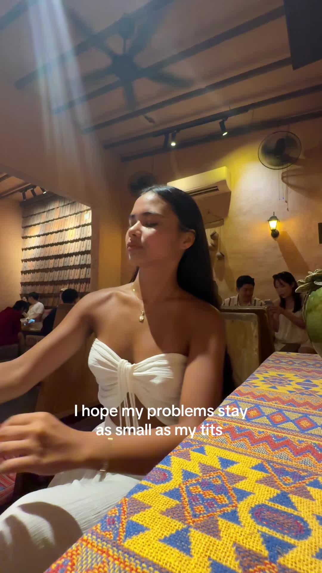 @larafromthailand