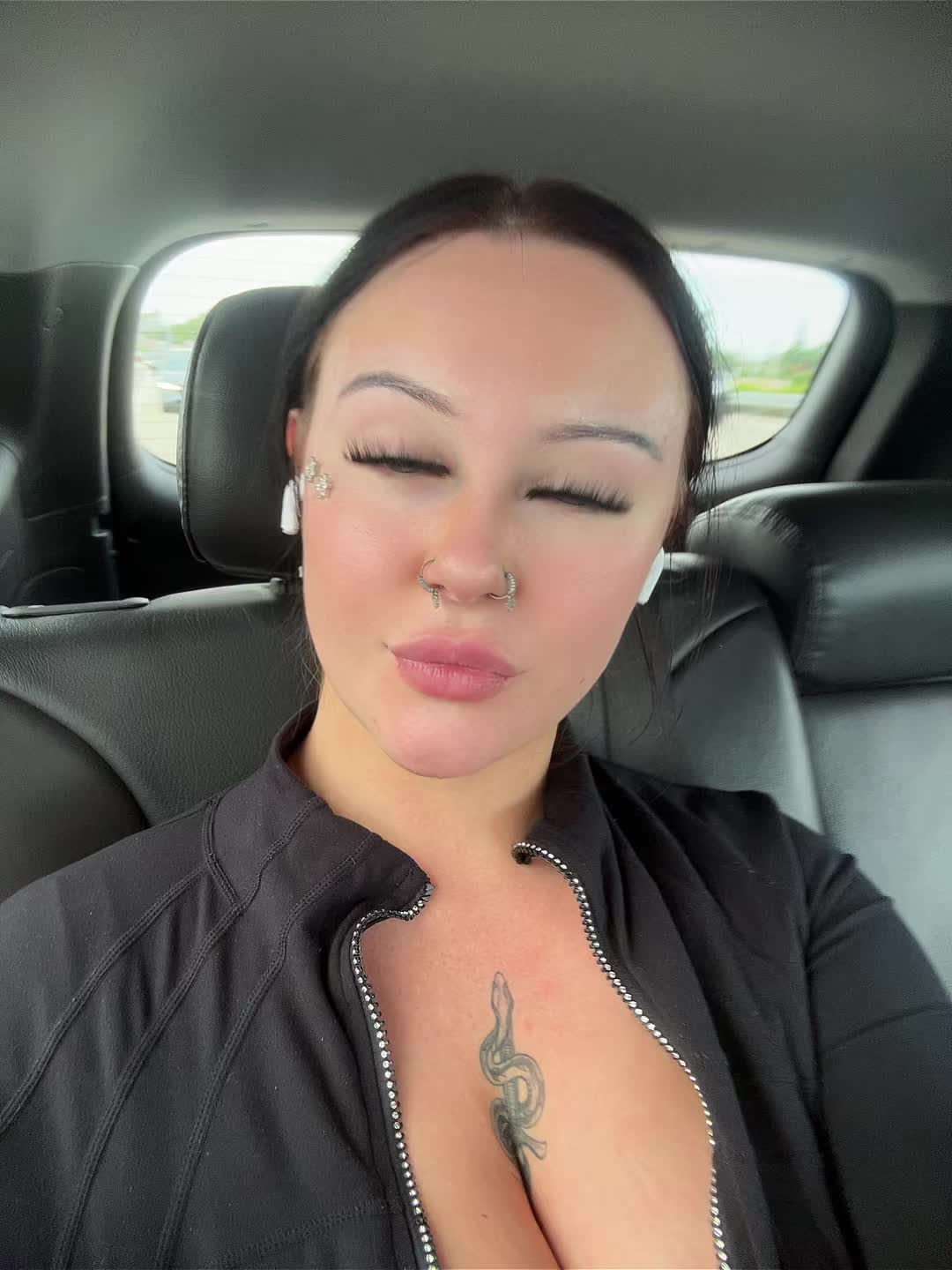 @Gi