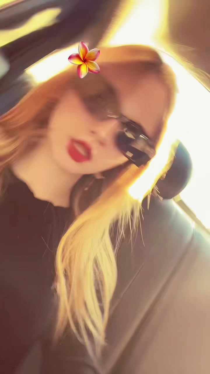 @LilyMillie
