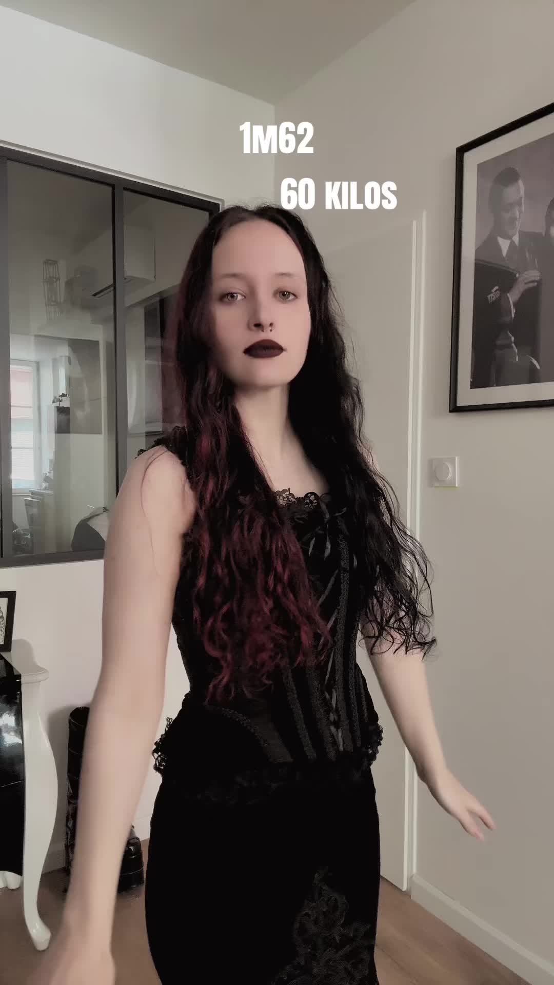 @🦇 𝔐𝔞𝔯𝔦𝔫𝔢 - Goth Girl