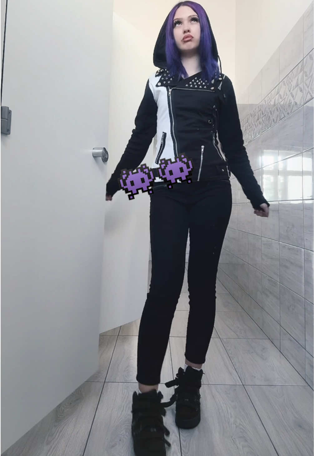 @⃟