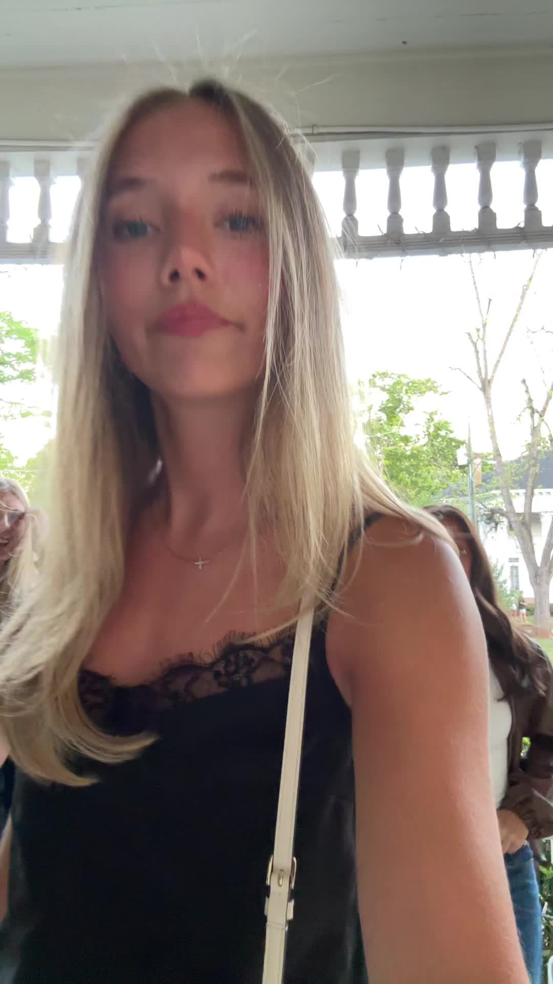@laurenservine