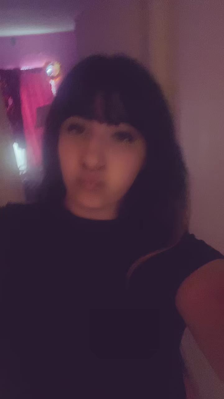 @sarahnextdoorgirl:)