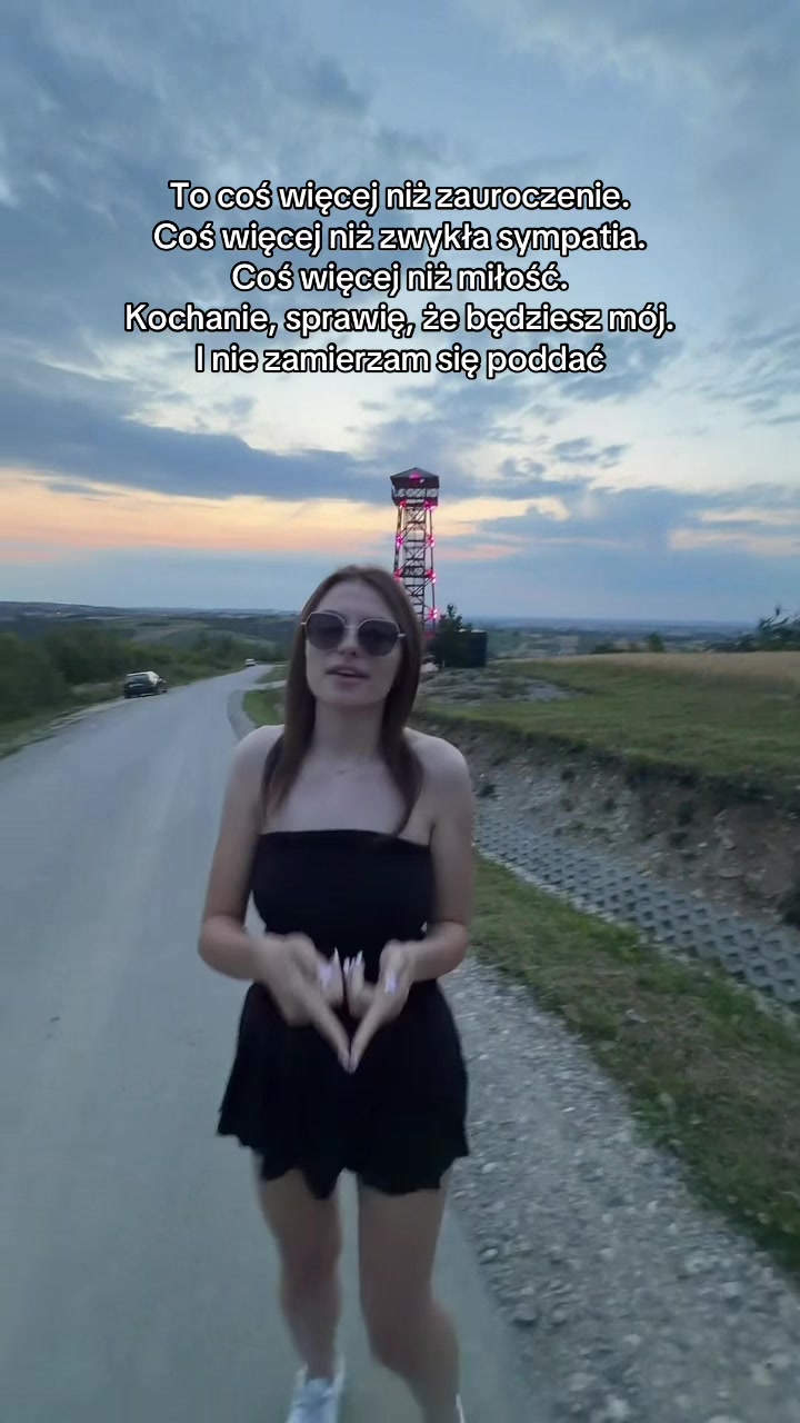 @𝑨𝒈𝒏𝒊𝒆𝒔𝒛𝒌𝒂 🩶