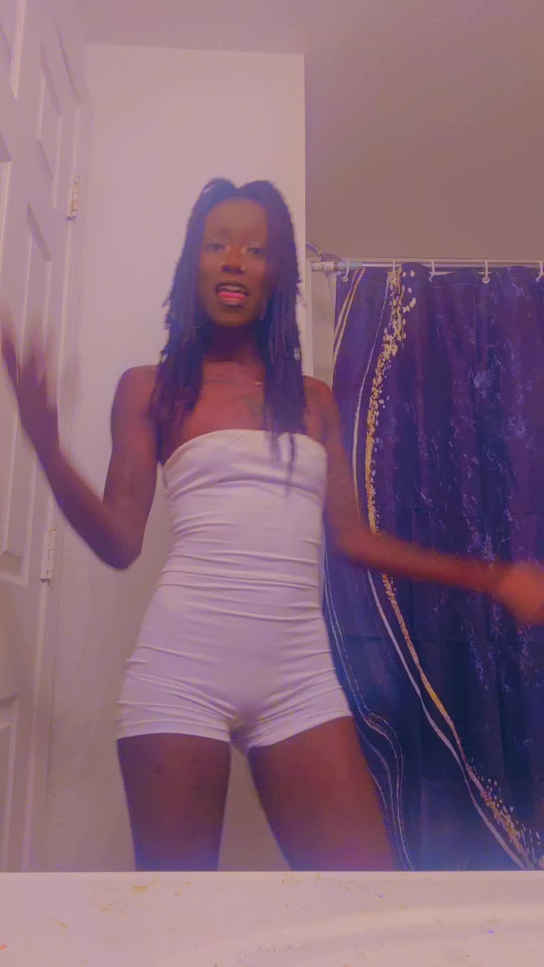 @laady.lay_