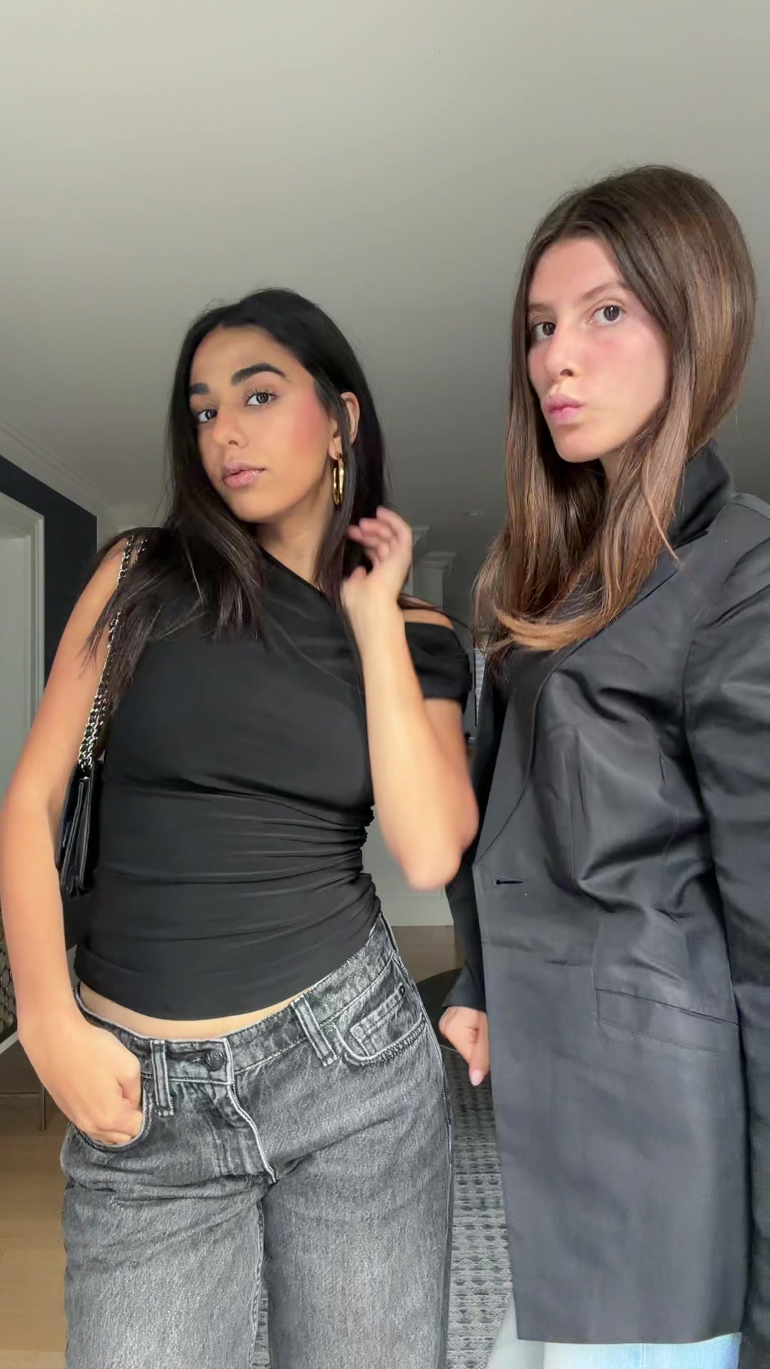 @Bella