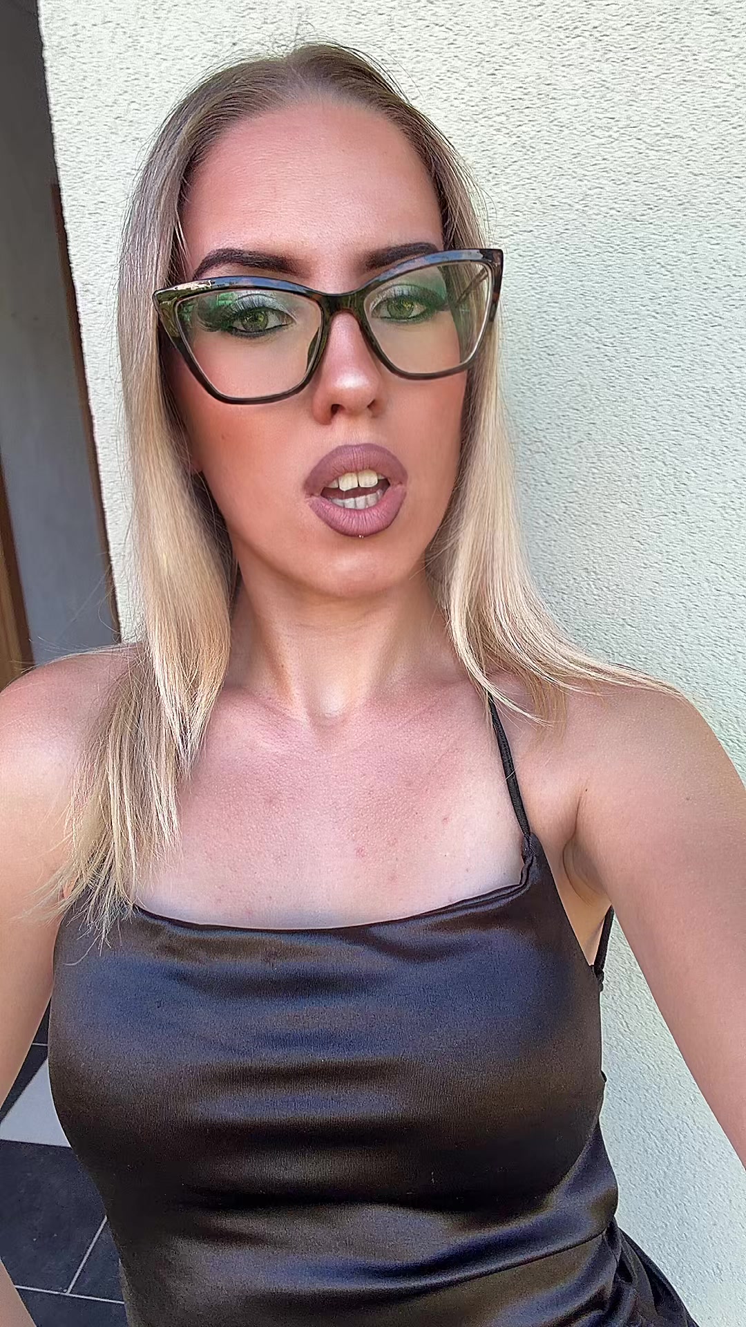 @888