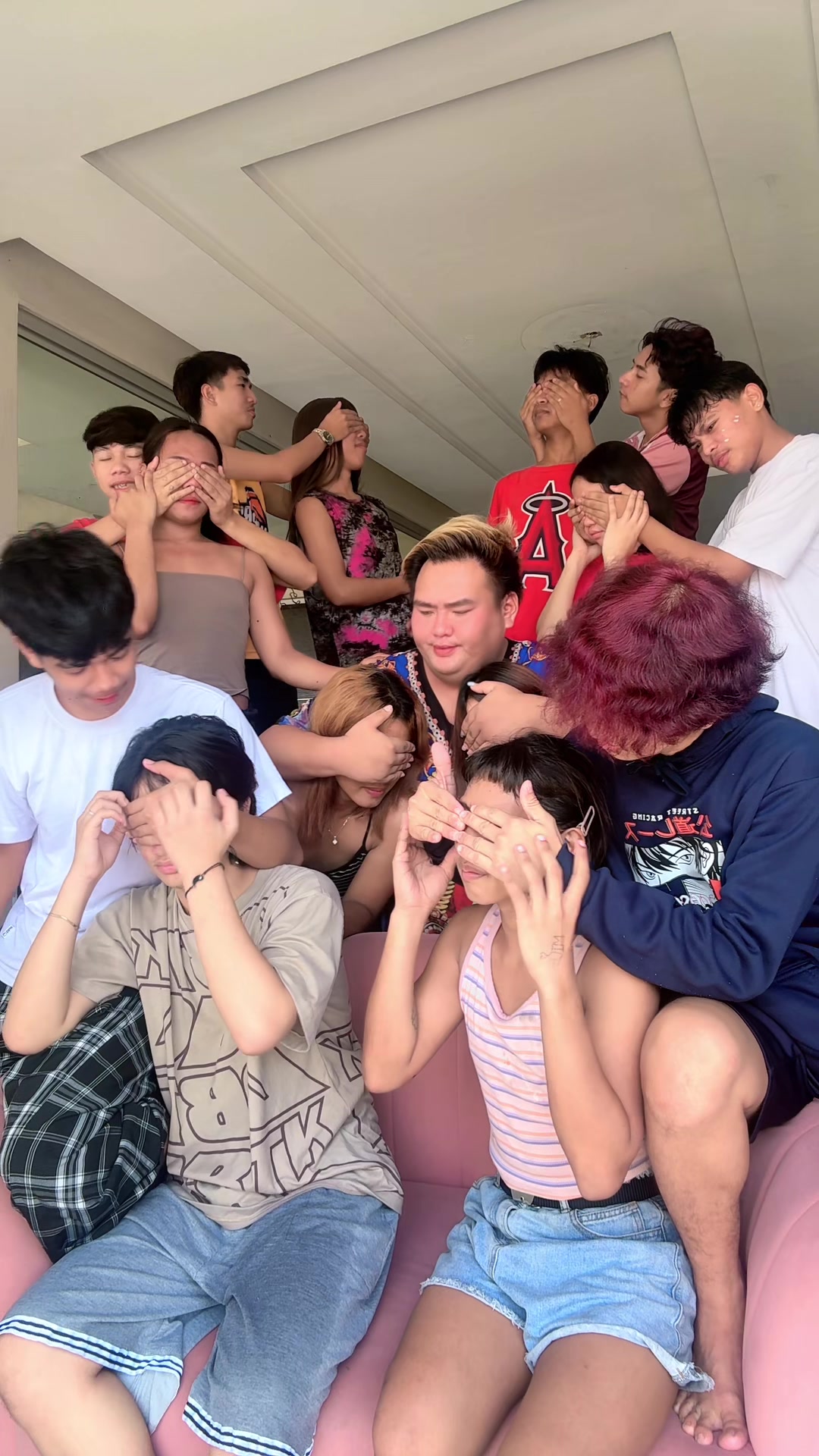 @MOMSHIE ACTOR
