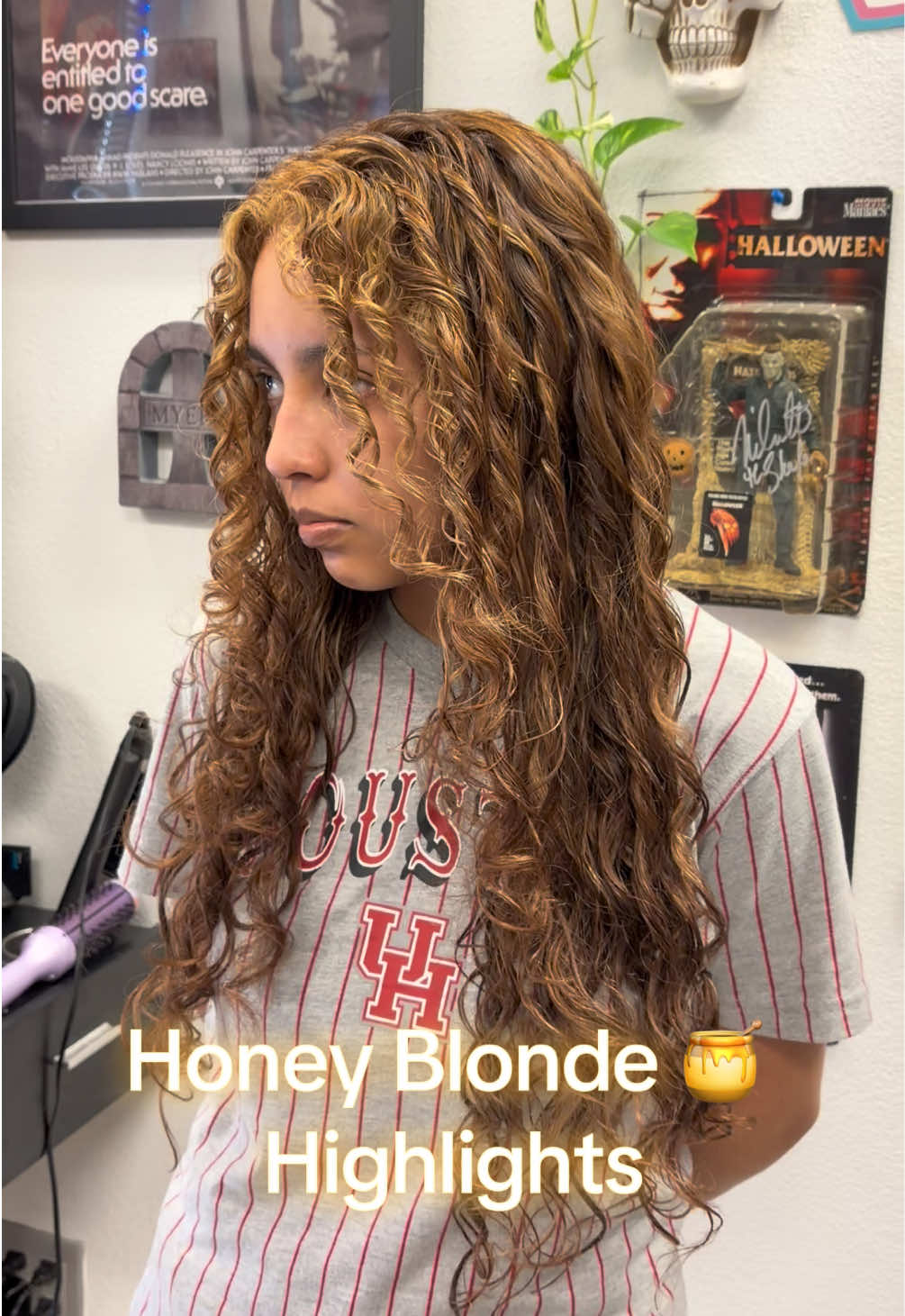 @Looks That Kill Salon