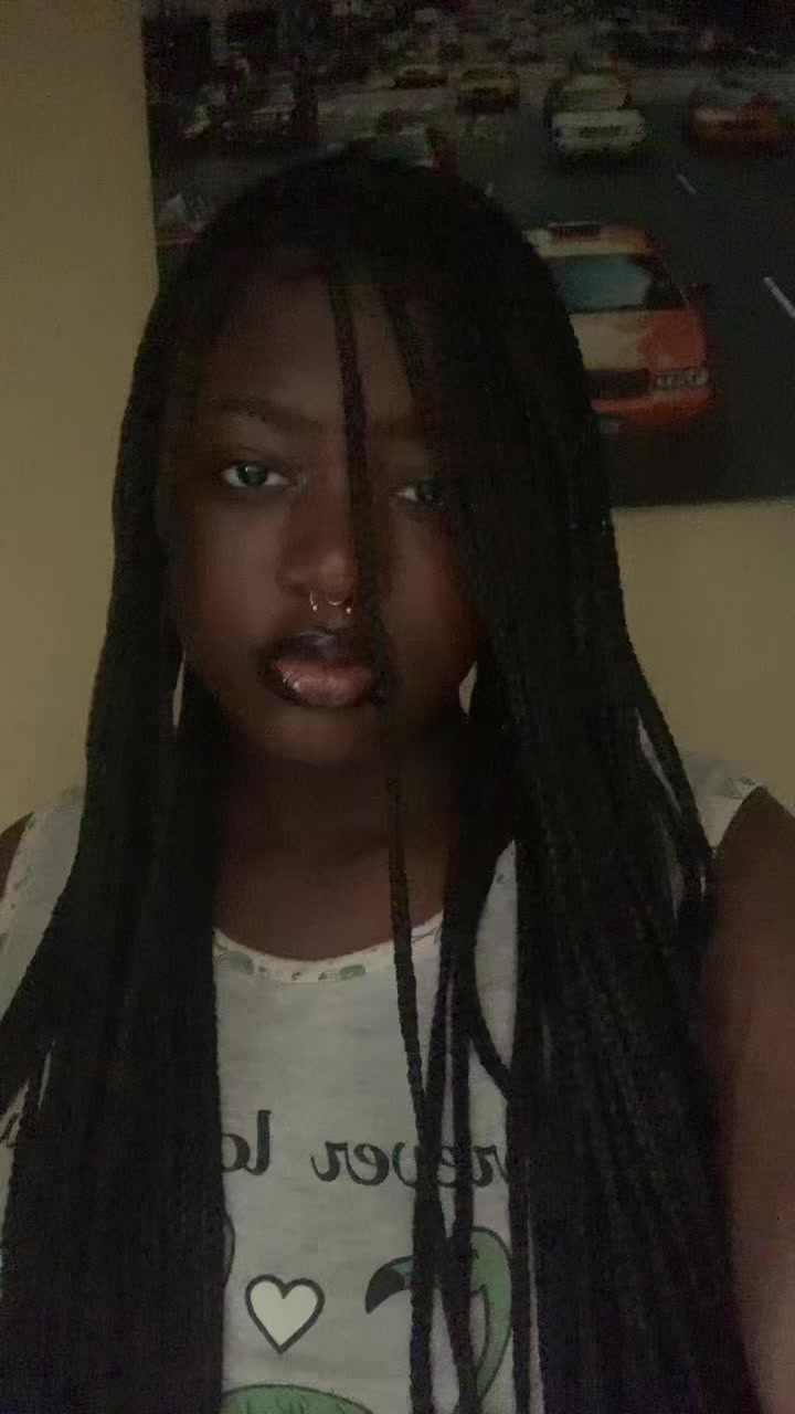 @𝔂𝓿𝓸𝓷𝓷𝓮💘