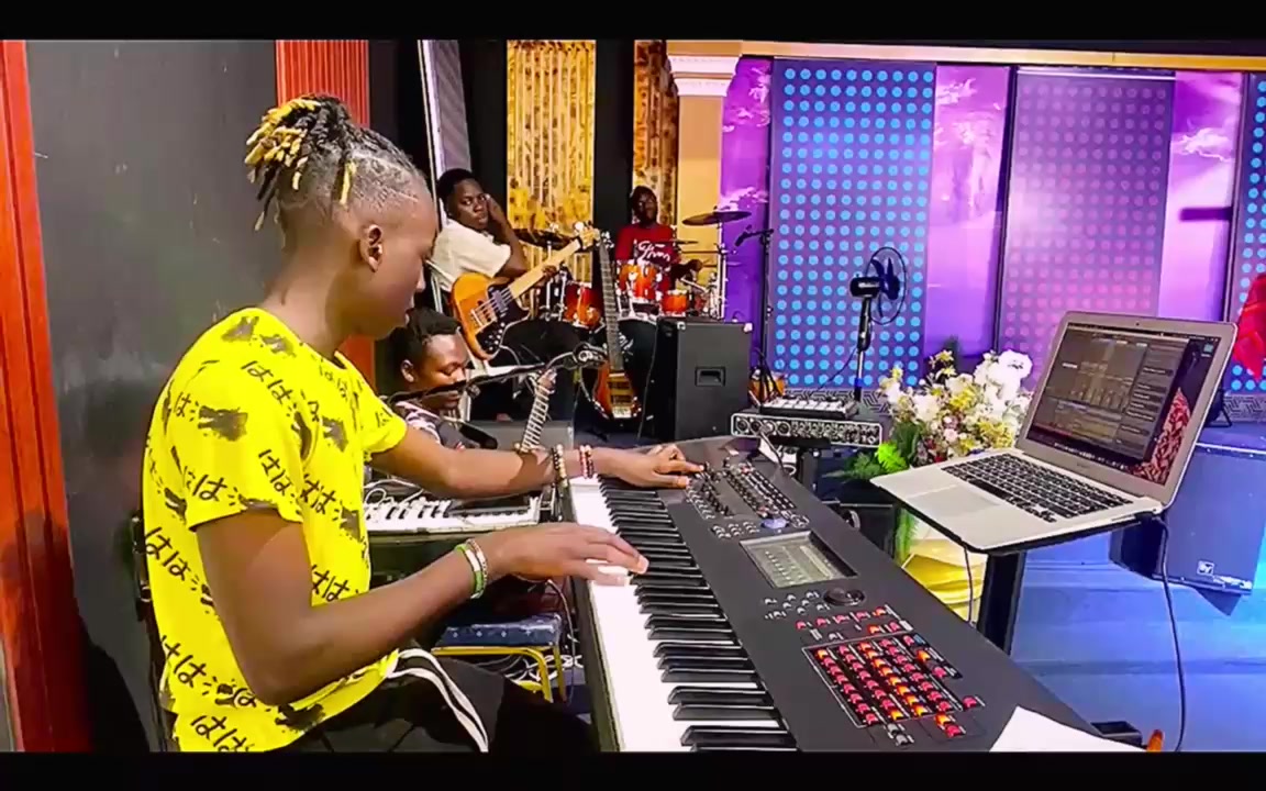 @Boni on the keyz