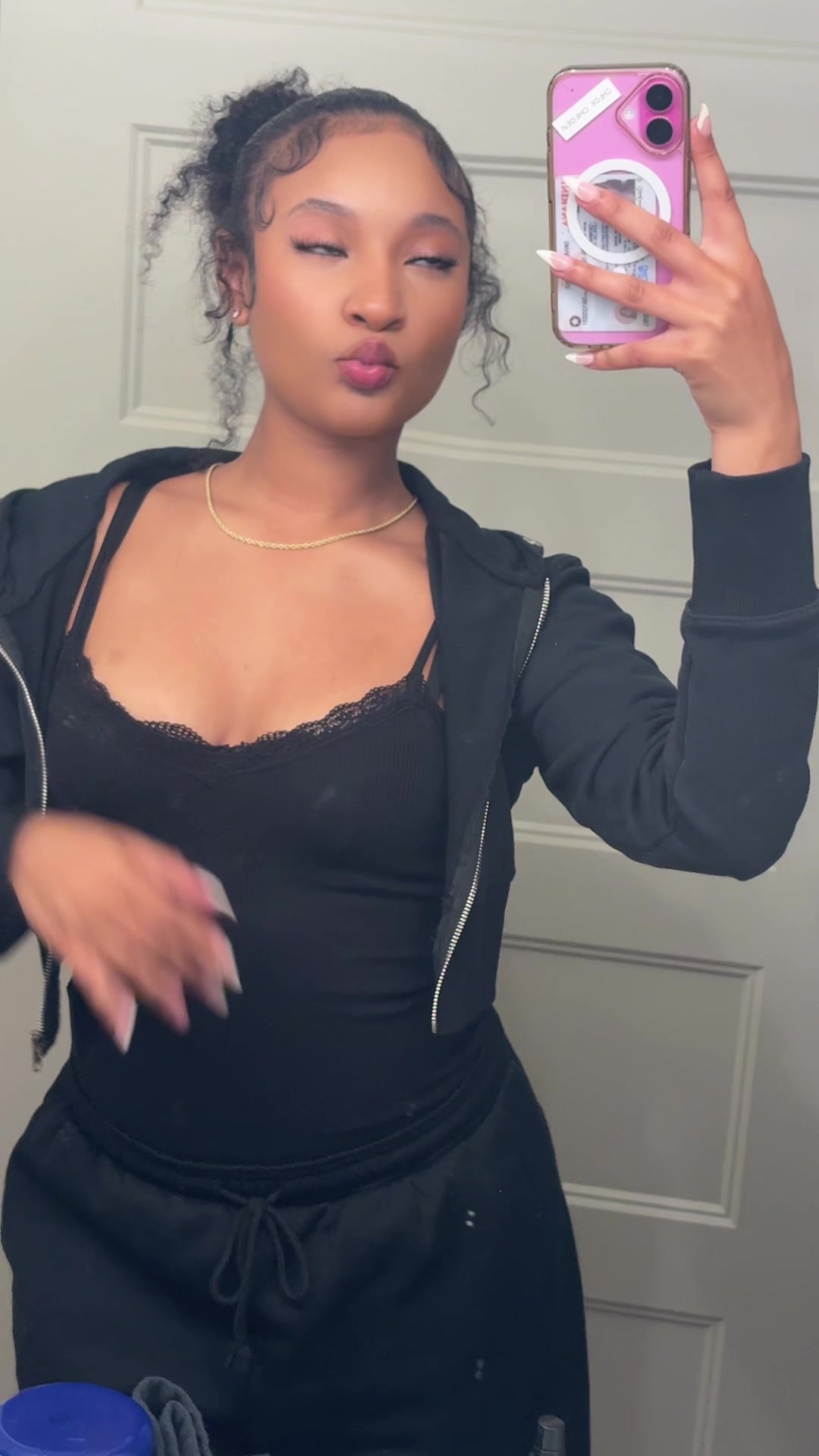 @user738475839