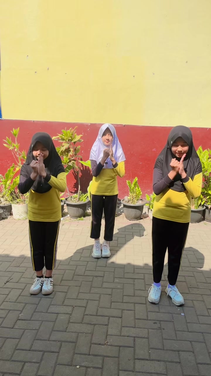 @BuGuruHelda🧕🏻👩🏻🏫