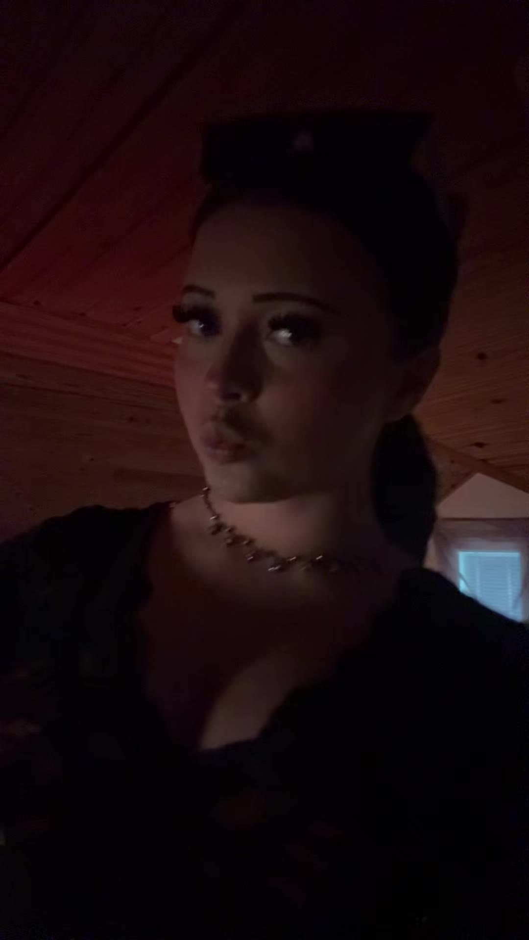 @𝓗𝓸𝓵𝓵𝓼𝓪𝓷❣️