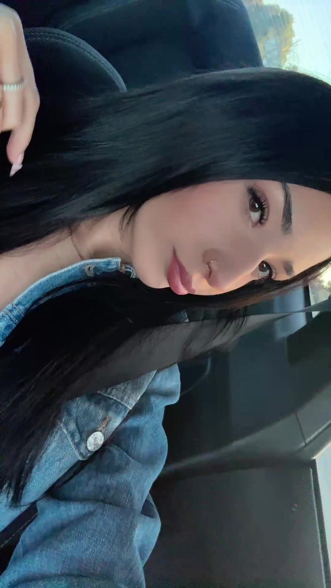 @Bella