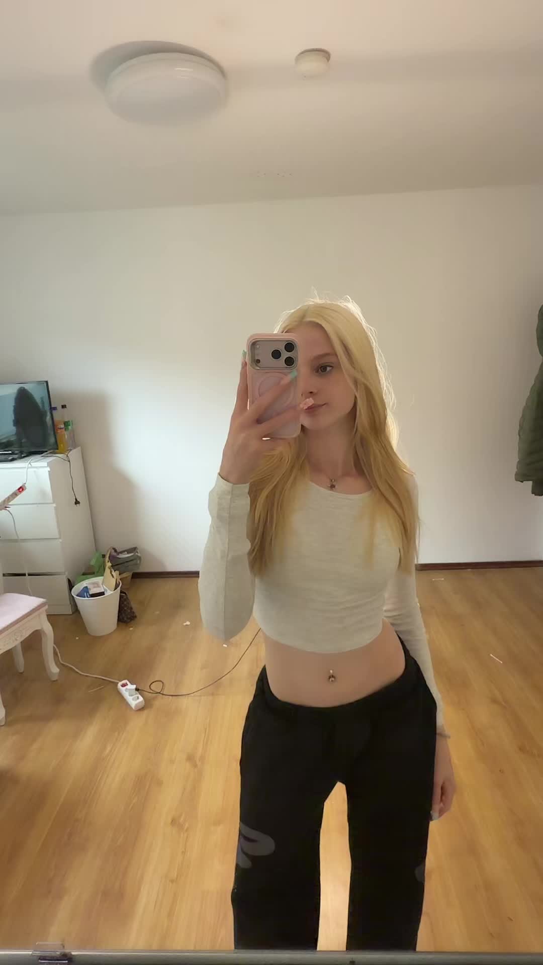 @𝓁𝒾𝓋𝒾 🎀