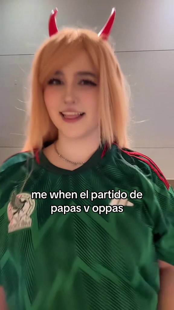 @AndeCosplays