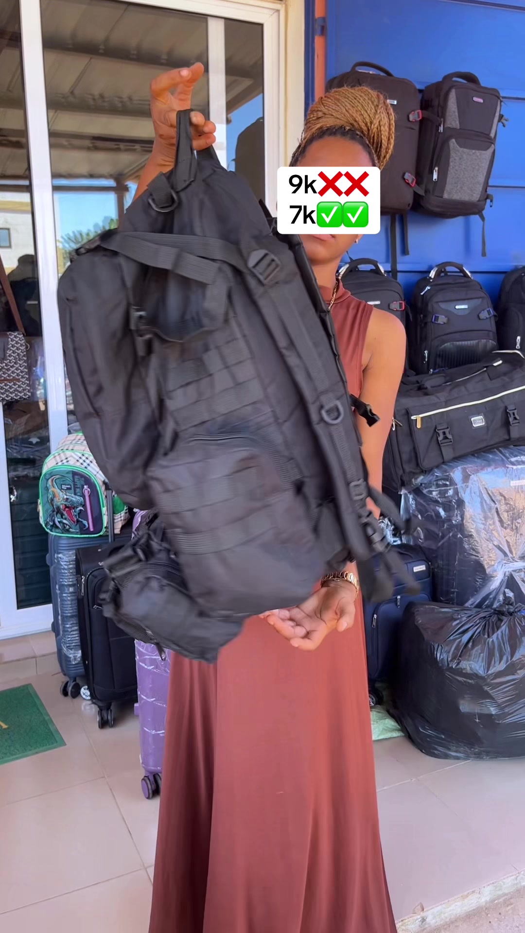 @Vendeur de valises &agrave; lom&eacute;