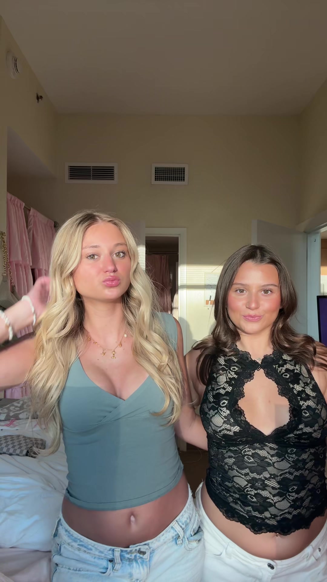 @isabella
