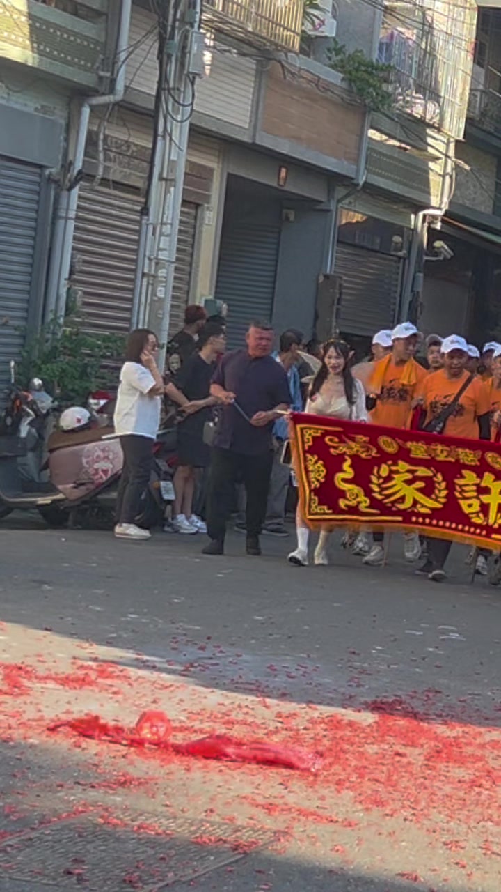 @帥哥跑廟會