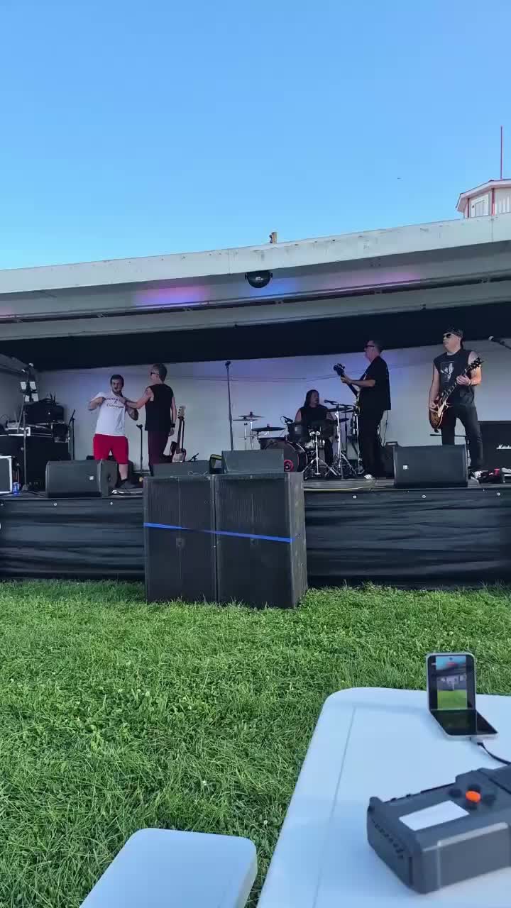 @Norfolk’s Menace 🇨🇦