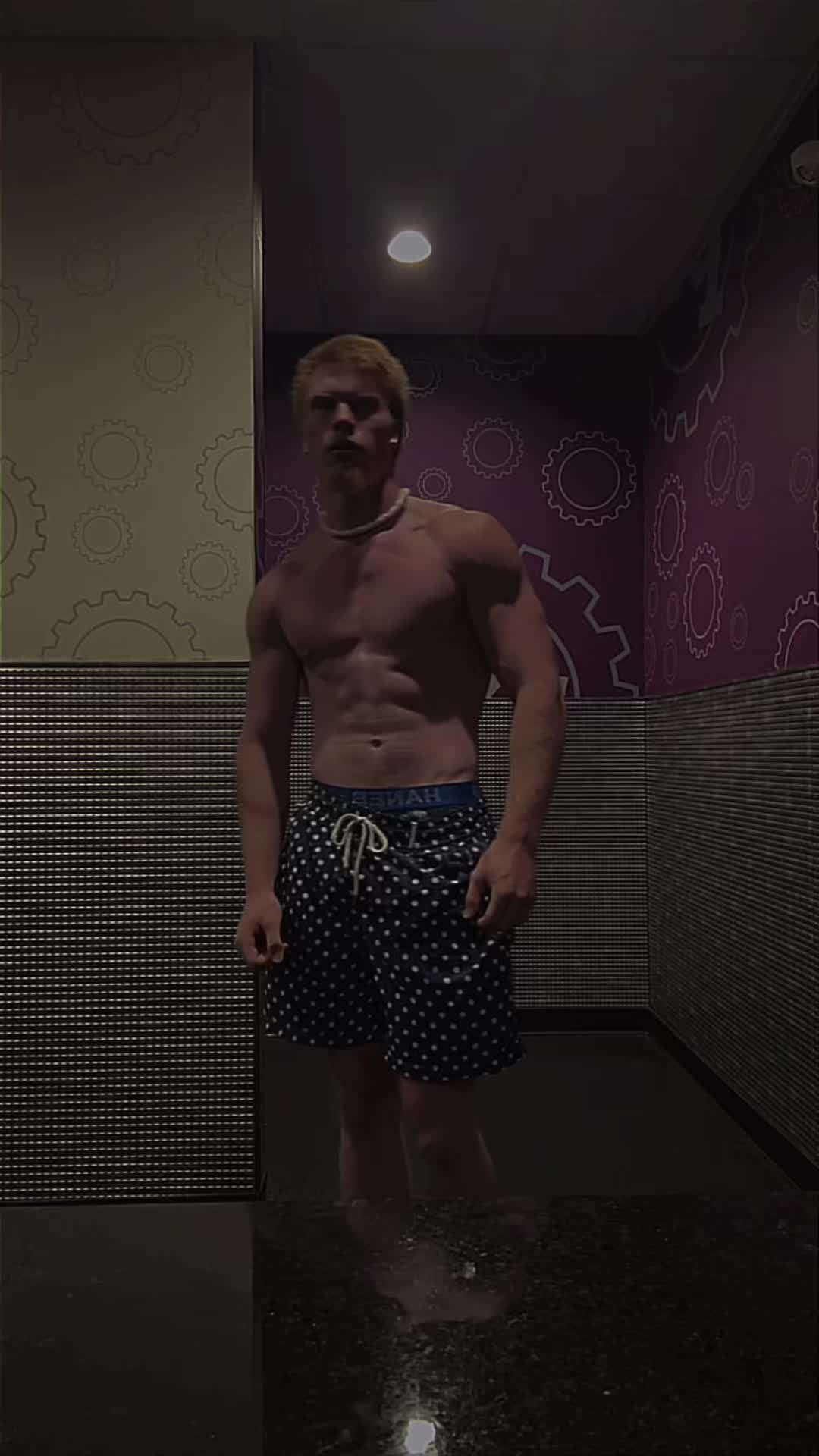 @￴