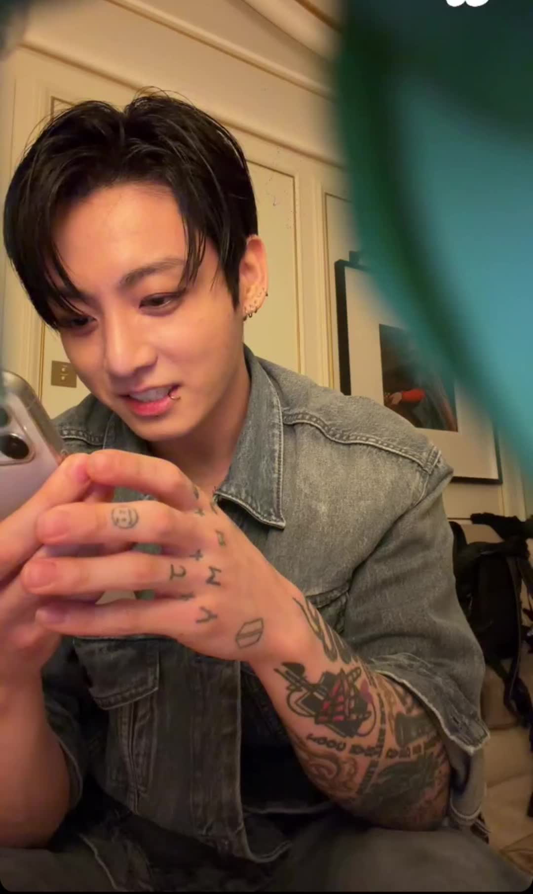 @XyoojBe⁷ ⟭⟬ 💜 ⟬⟭