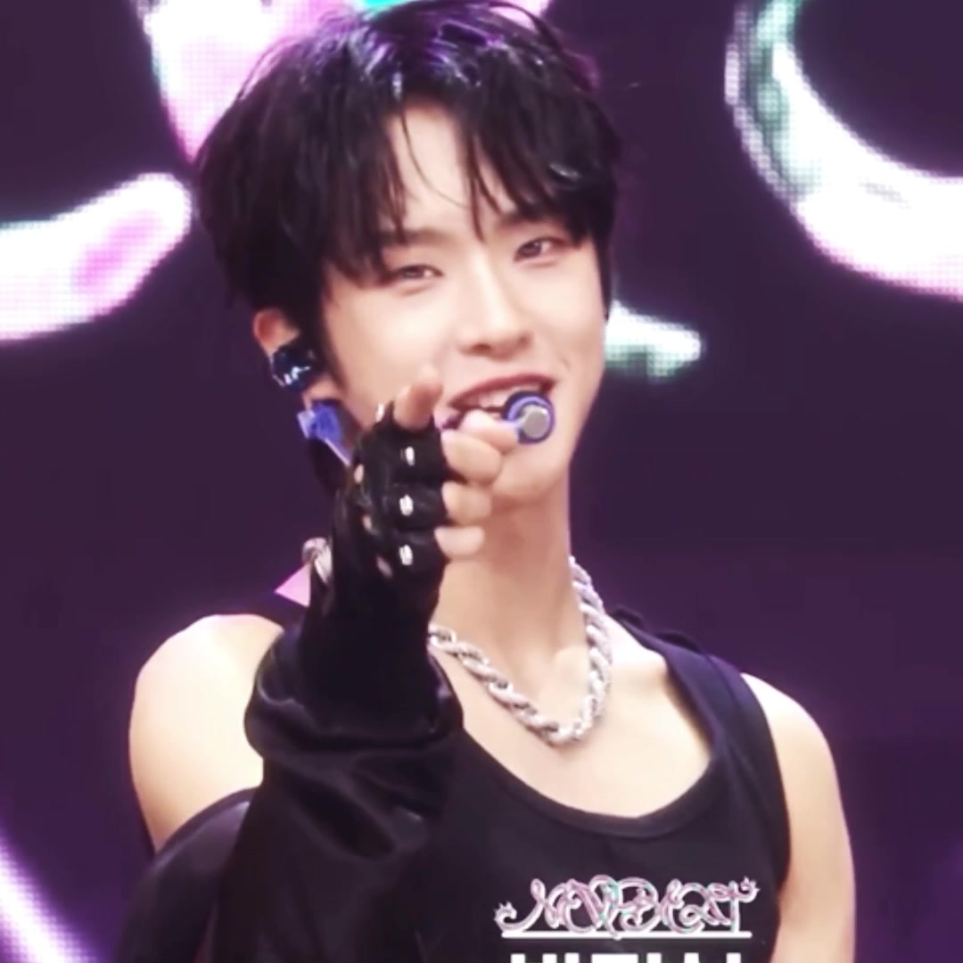 @lou 𓍢ִ໋ ⋆