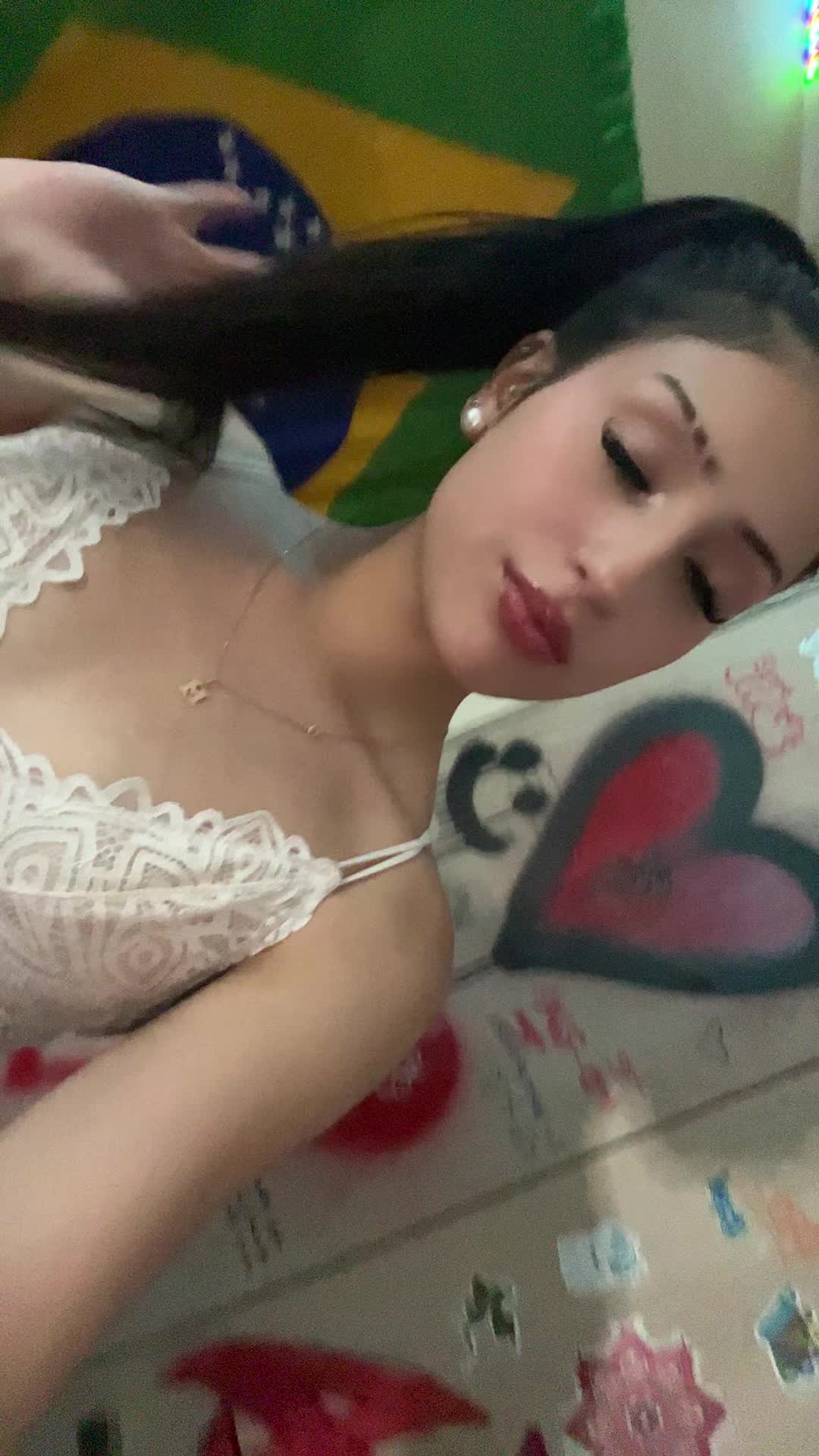 @efeelesitaa