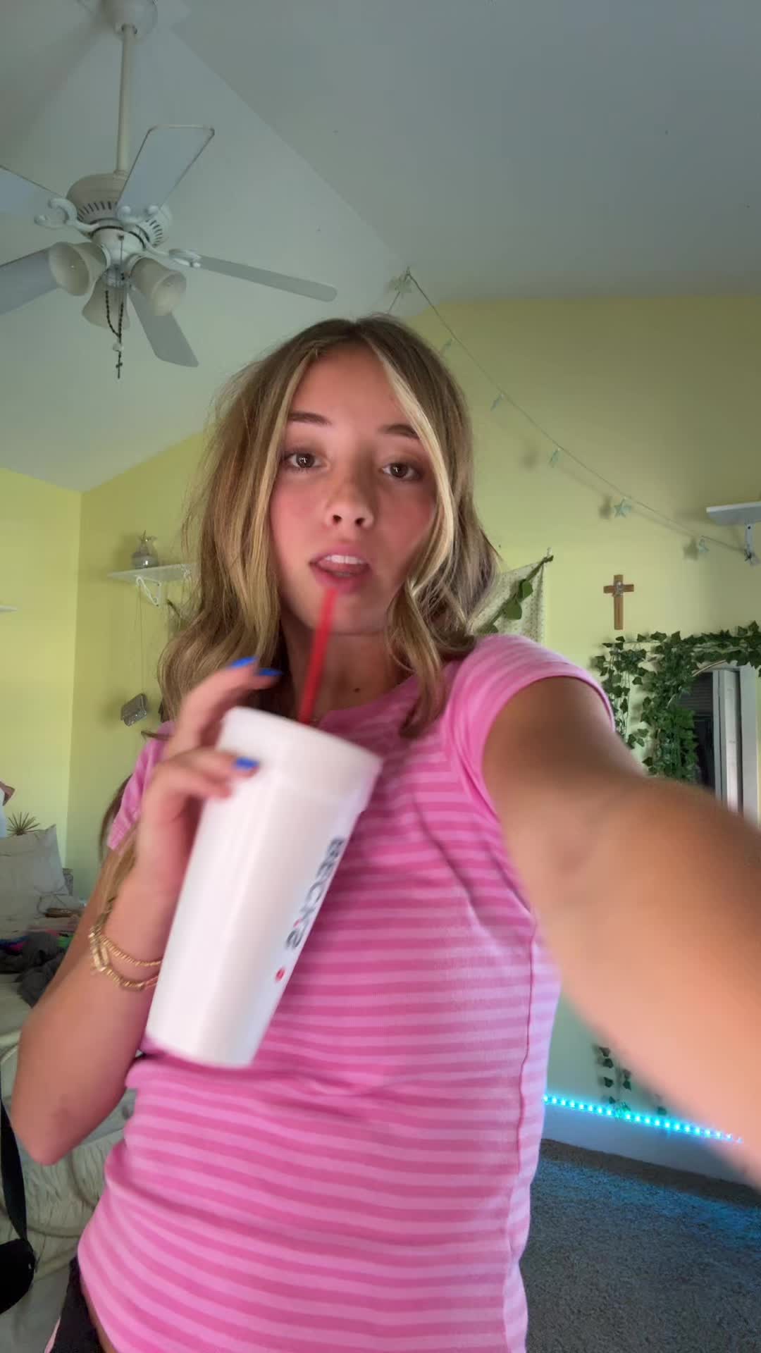 @😗💚