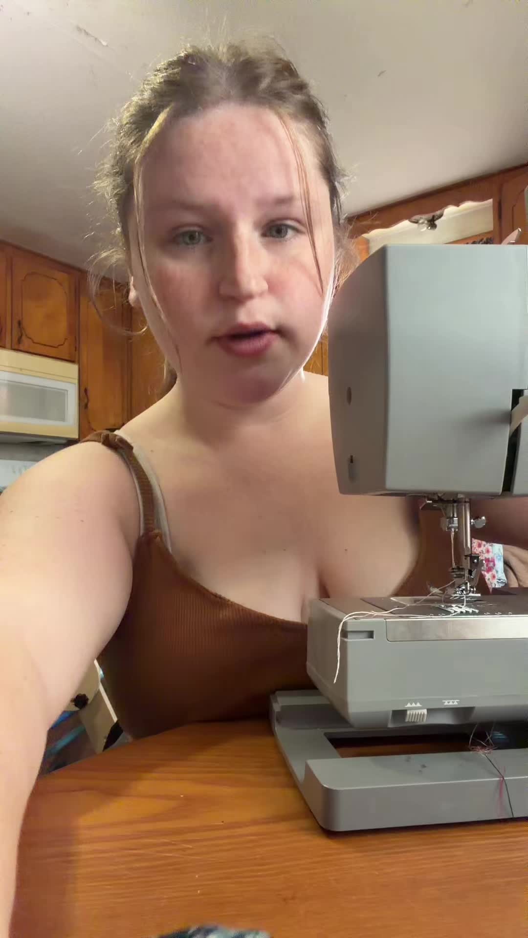 @🐝